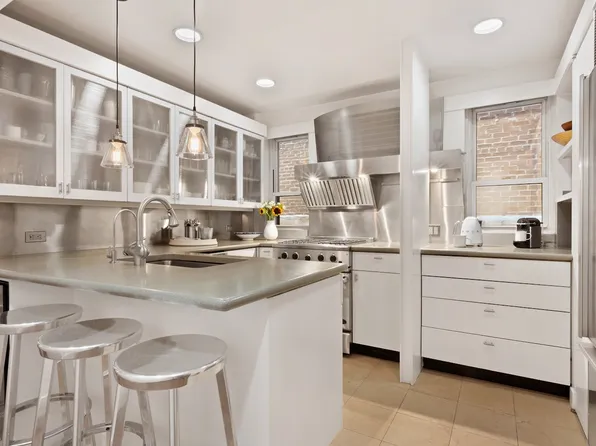 135 East 39th Street image 4 of 10