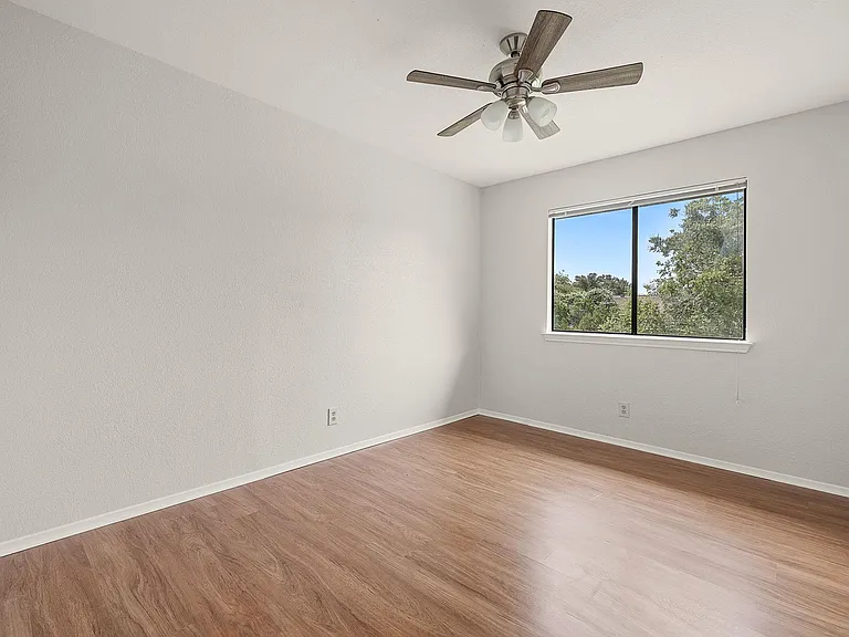 8905 Bridgewood Trl — Photo 30