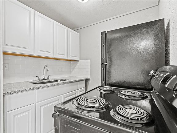 3rd image of 802 S Esplanade St #3