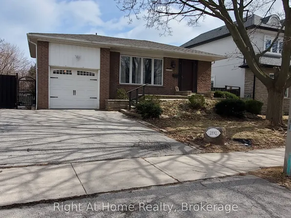 2192 Bridge Rd #2, Oakville, ON L6L 2G3