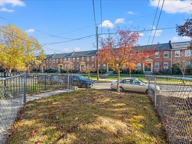 134 35th St NE — Photo 3