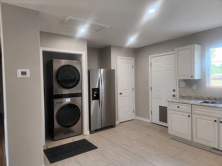 607 Lynn Ave — Photo 11