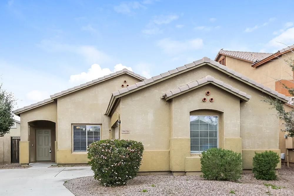 3 bed, 2.0 bath, 1602 sqft, $2,085 — Photo 1