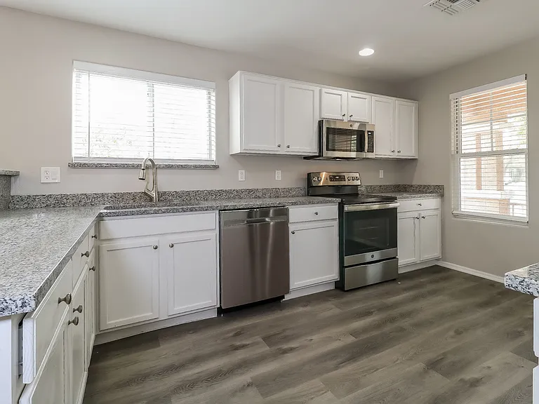 15299 W Adams St — Photo 3
