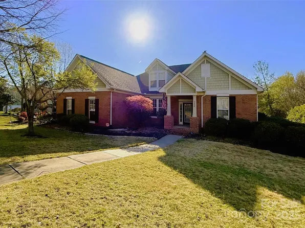 2008 Emerald Pines Dr, Tega Cay, SC 29708