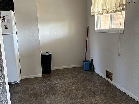 4th image of 9807A Minnesota St