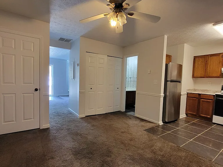 1064 Huntington Trce SE — Photo 18