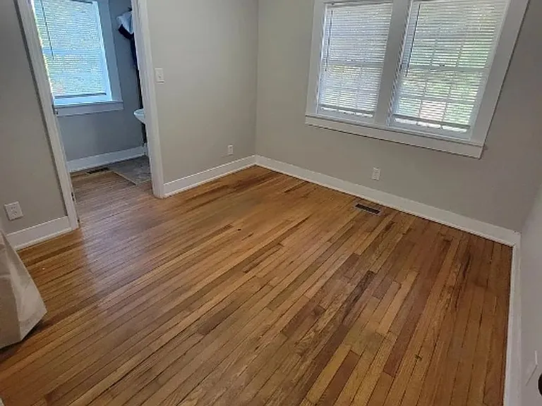 825 Kirkwood Ave — Photo 5
