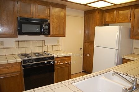 3rd image of 8340 Crestshire Cir