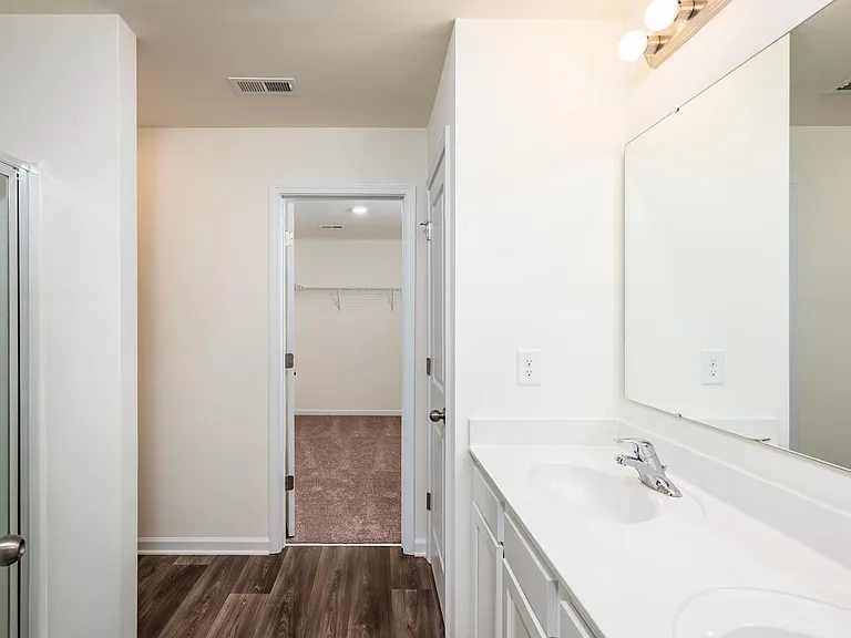 360 Rayland St — Photo 17