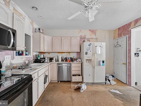 5th image of 1307 E 9th St