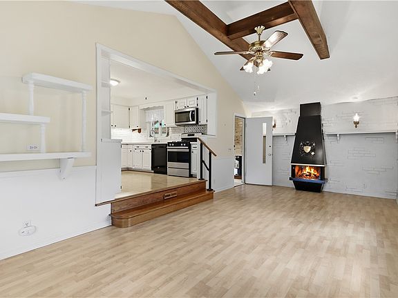 4th image of 27 Meadow View Dr