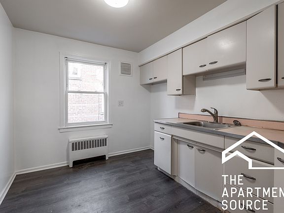 4th image of 6733 N California Ave APT 1W