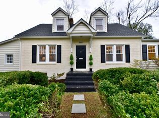 869 Vine St, Herndon, VA 20170