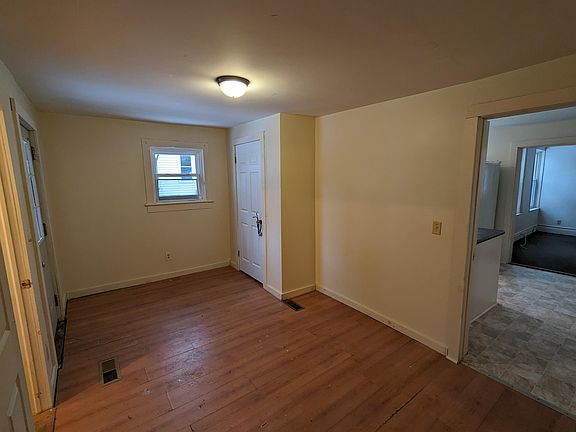3rd image of 721 Alexandria St