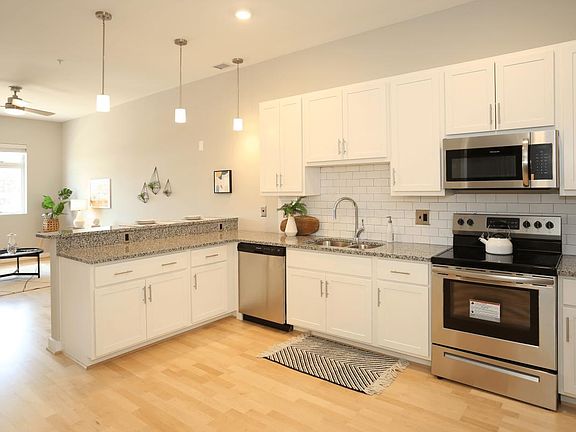 3rd image of 2400 Fairmount Ave APT 407