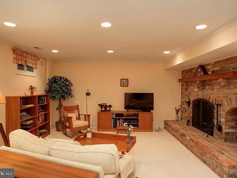 3124 Barnard Ct — Photo 19