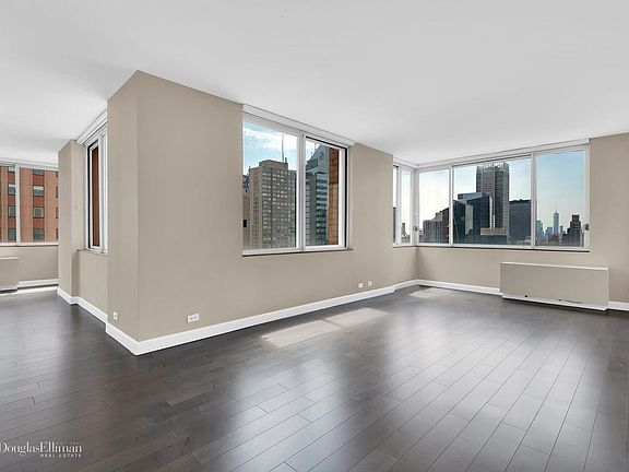 2nd image of 350 W 50th St #Penthouse 3a