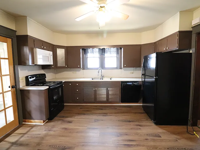 502 N State St — Photo 9