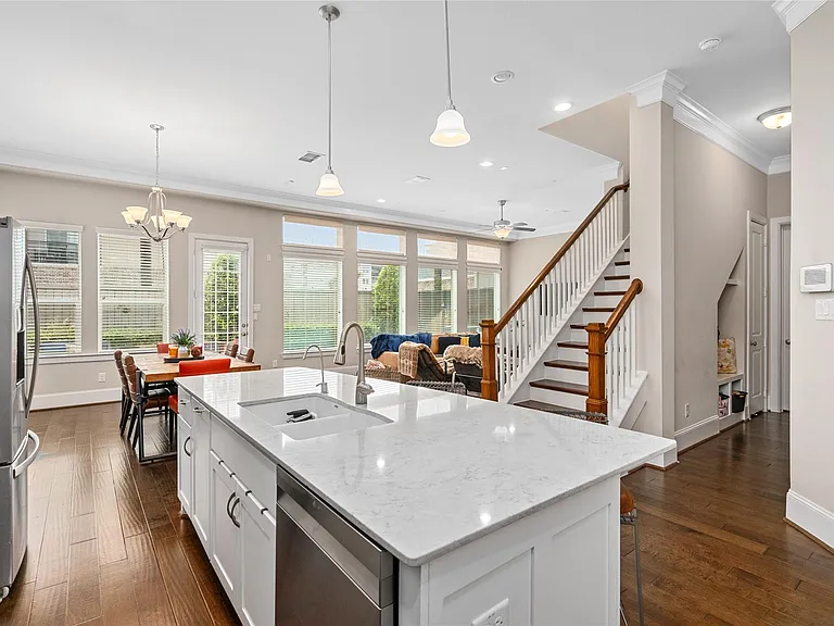 1407 Devonshire Manor Ln — Photo 8