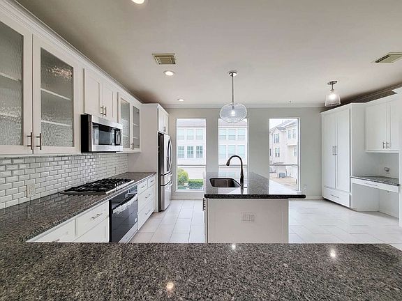 5th image of 1315 Oneil St