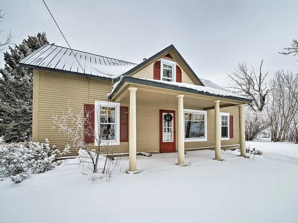 Front porch and entryway.