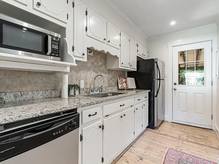 601 Grove St — Photo 10