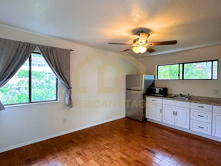 632 University Dr — Photo 4