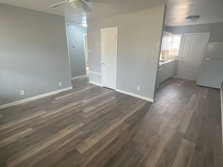 3003 Curtis DR — Photo 2