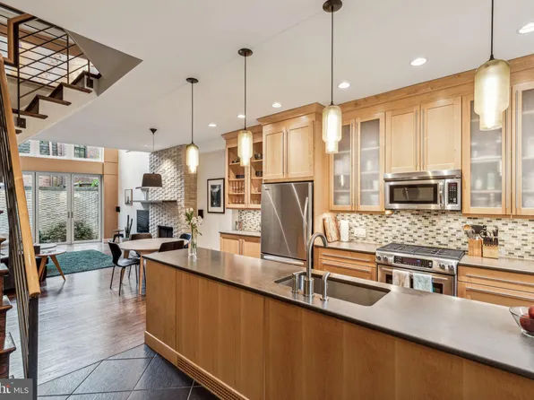 1210 Pine St, Philadelphia, PA 19107