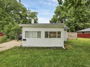 719 Robert St, Lansing, MI 48910