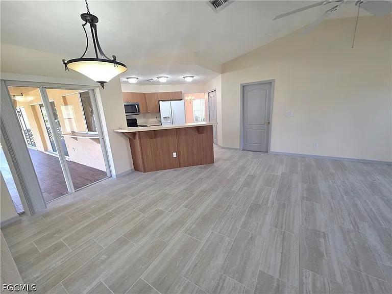 4614 SW 9th Pl — Photo 12