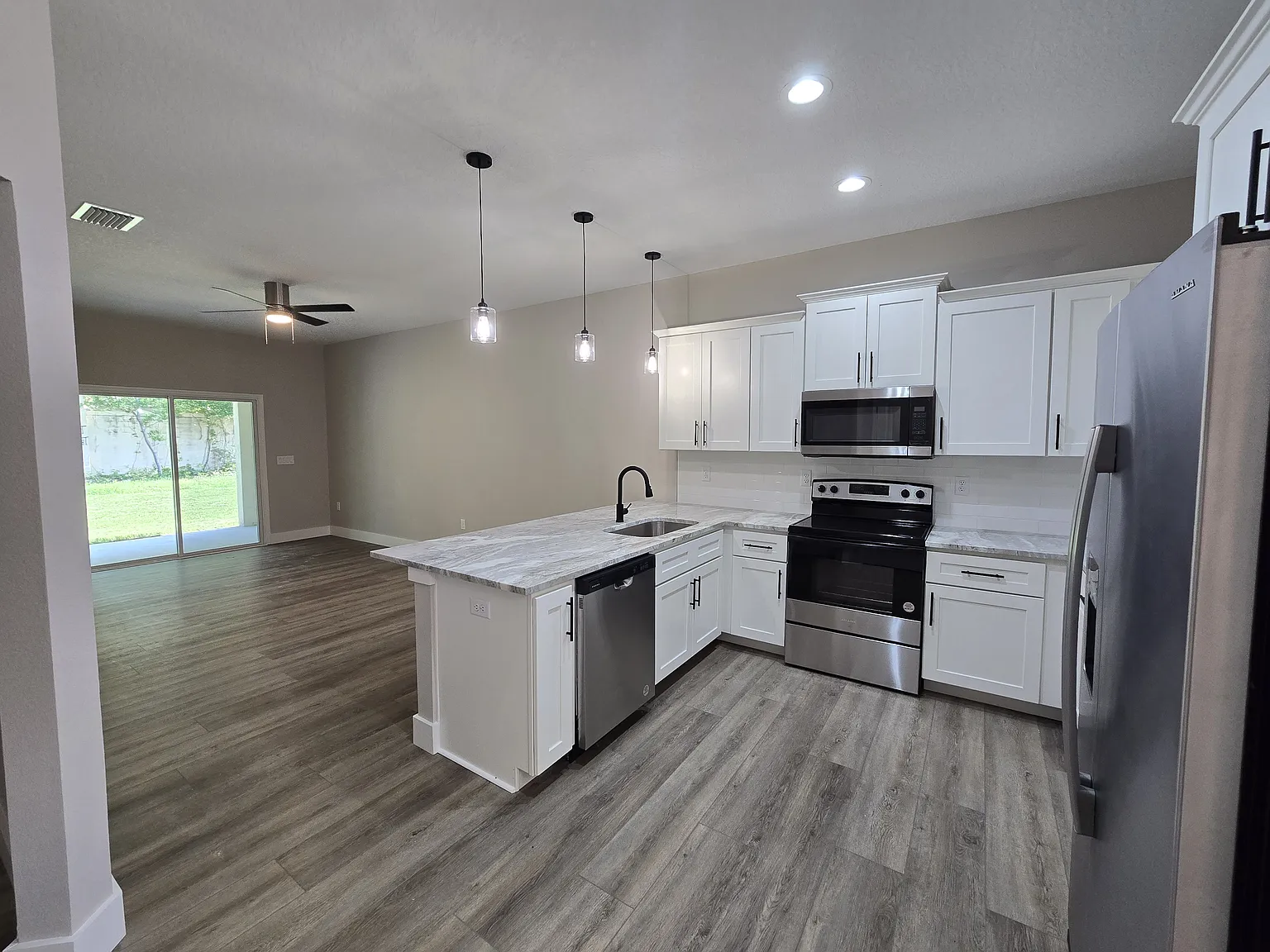 NEWER 2/2/1 Duplex — Photo 4