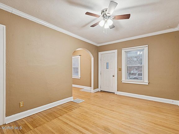 2nd image of 941 Geneva Ave