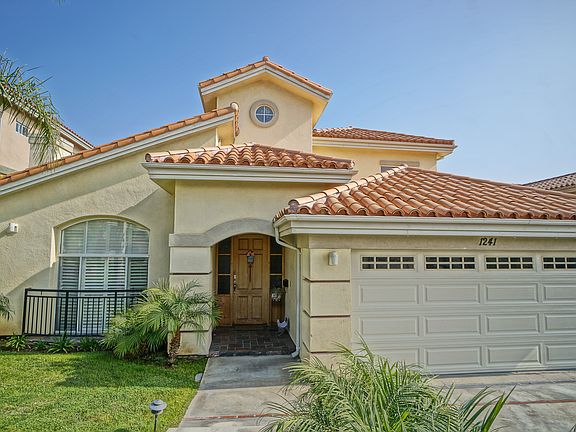 3rd image of 1241 Valrose Ct