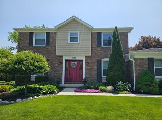 5580 Folkstone Dr, Troy, MI
