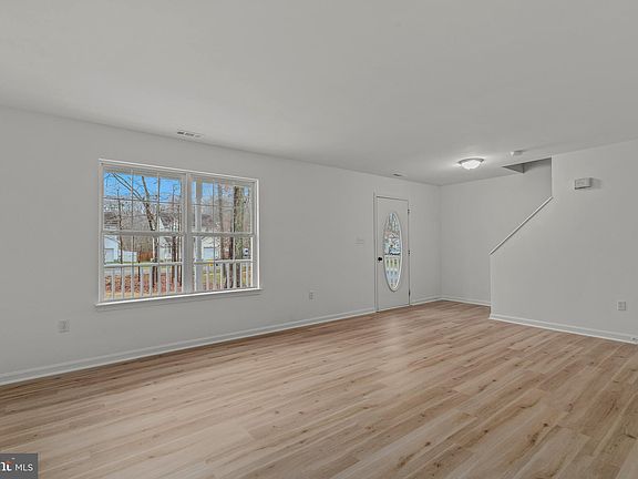 3rd image of 1116 Gwynne Ave