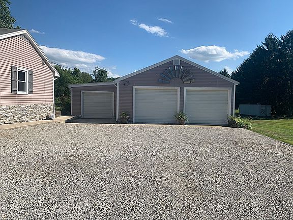 4th image of 805 Township Road 1600
