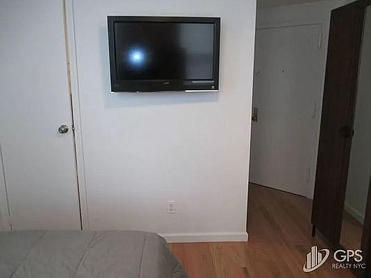 3rd image of 340 Amsterdam Ave #402