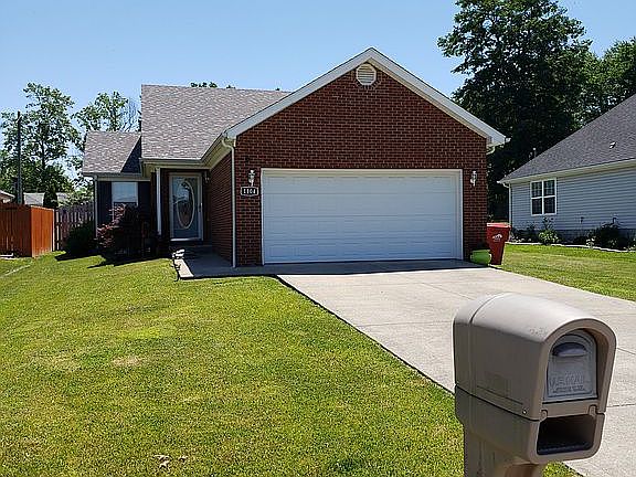 2nd image of 1104 Wood Glen Dr