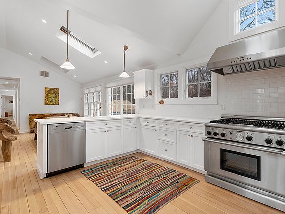 4th image of 30 Sagg Rd