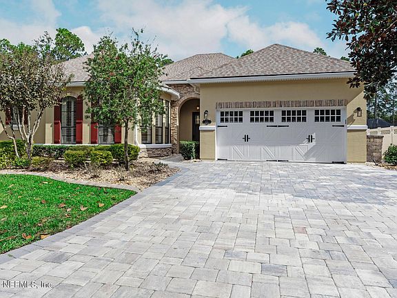 3rd image of 804 STELLING Court
