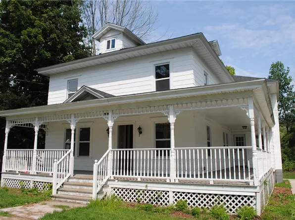 84 Frederick St, Constantia, NY 13044