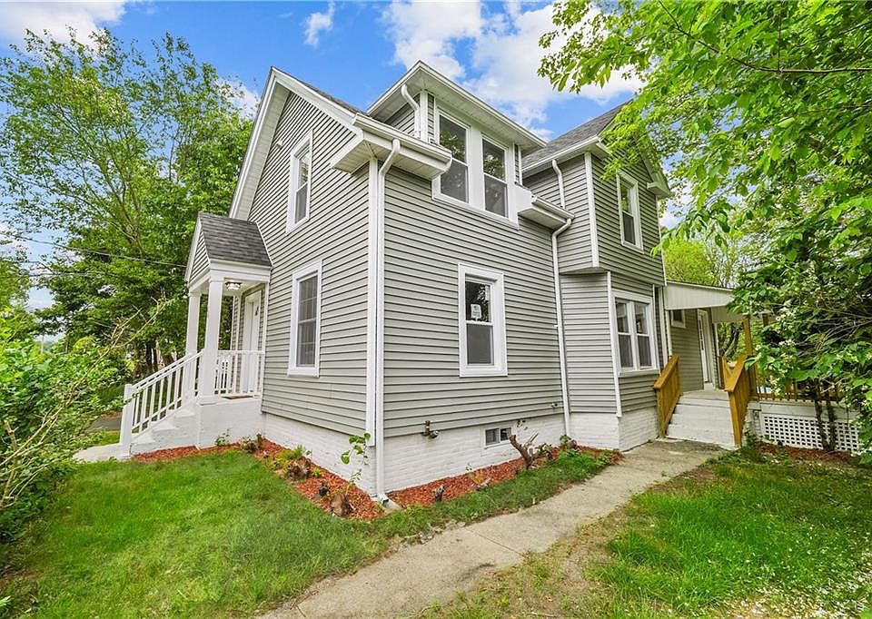 1st image of 66 Arnold St E