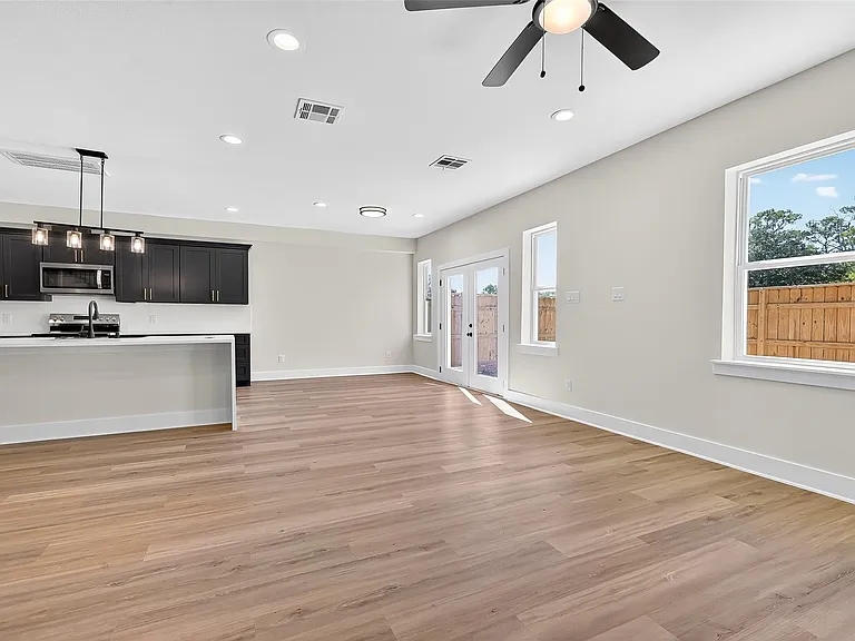12315 New Jordan Ln — Photo 10