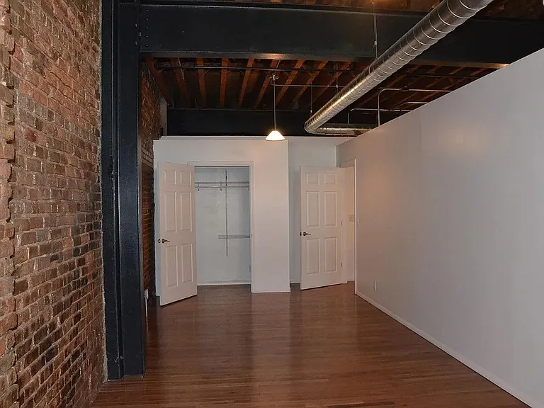 111 N Main St — Photo 14