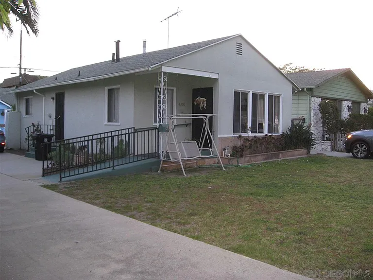 4211 Lafayette Pl — Photo 9
