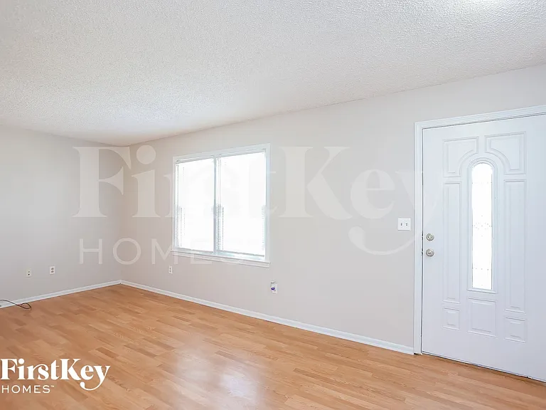 1720 Wornall Rd — Photo 3