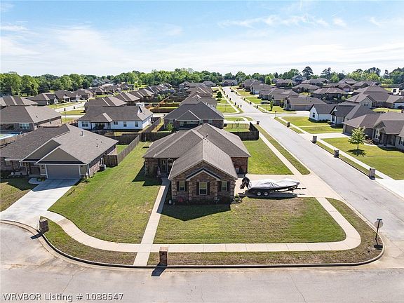 2nd image of 304 Rock Cir
