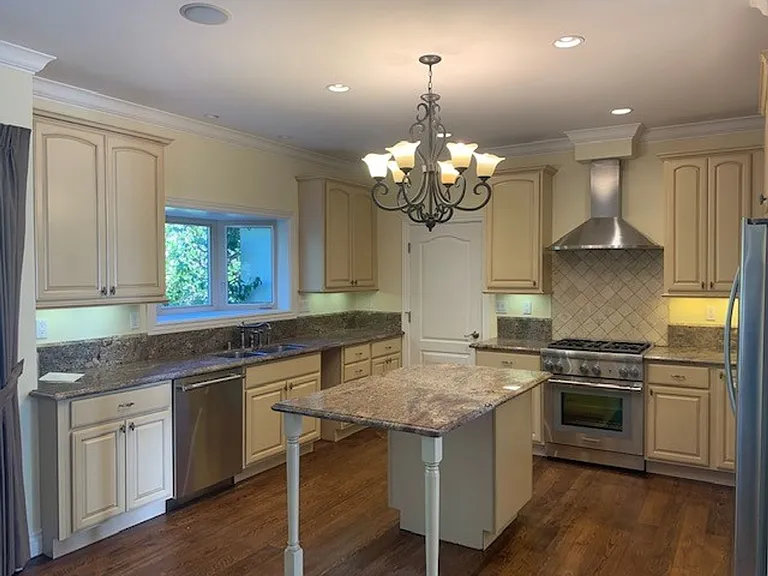 925 Roble Ave — Photo 8